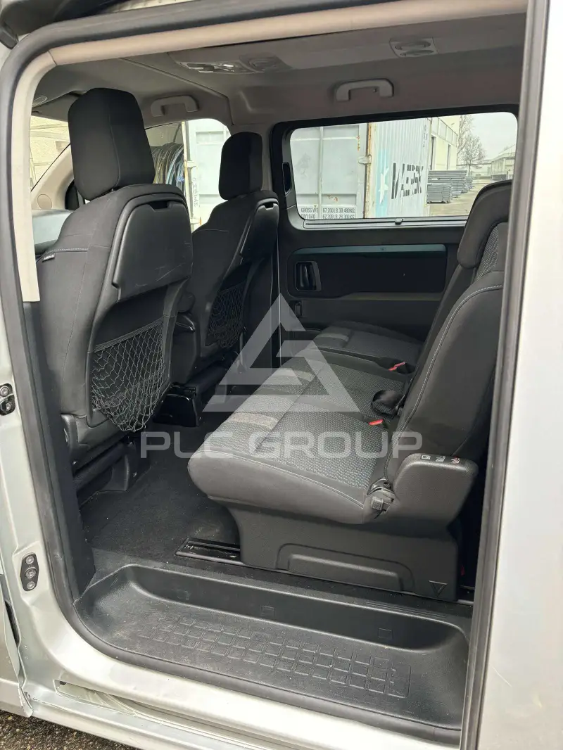 2017 Peugeot Traveller