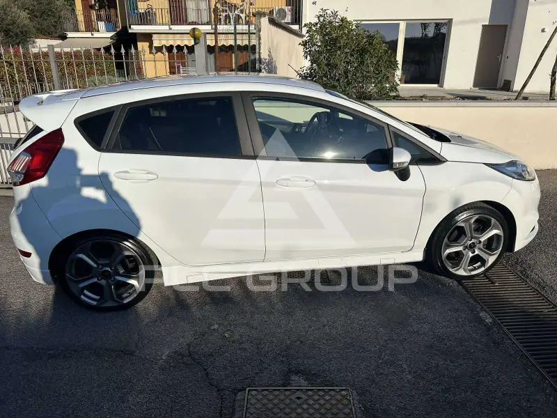 2017 Ford FIESTA