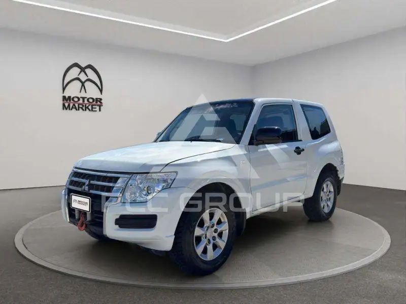 2018 Mitsubishi PAJARO