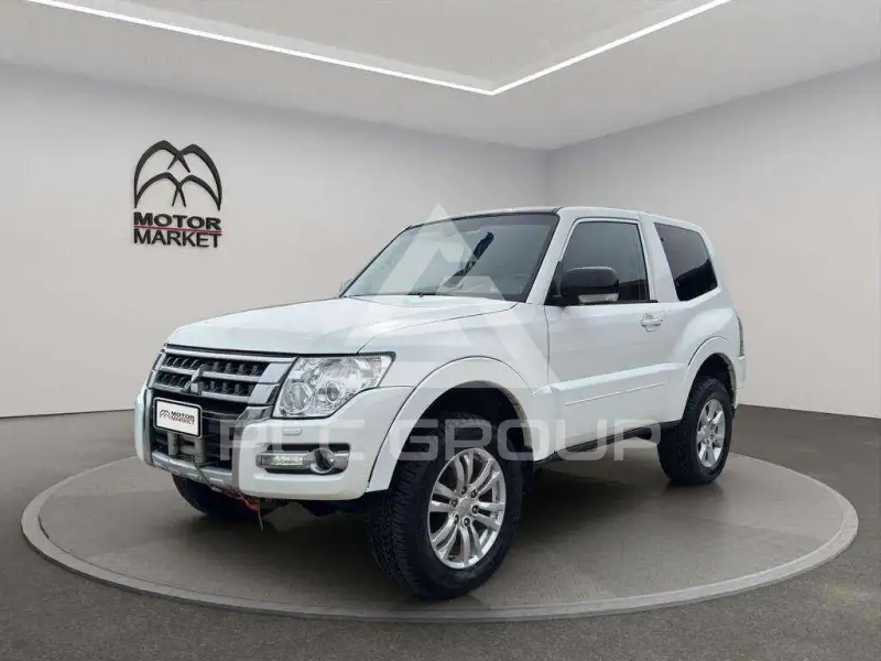 2018 Mitsubishi PAJARO