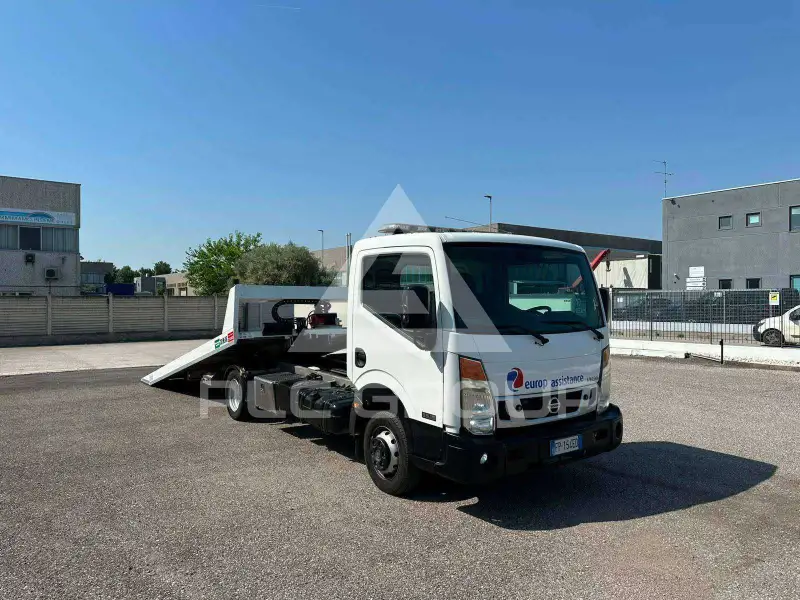 2018 Nissan NT400