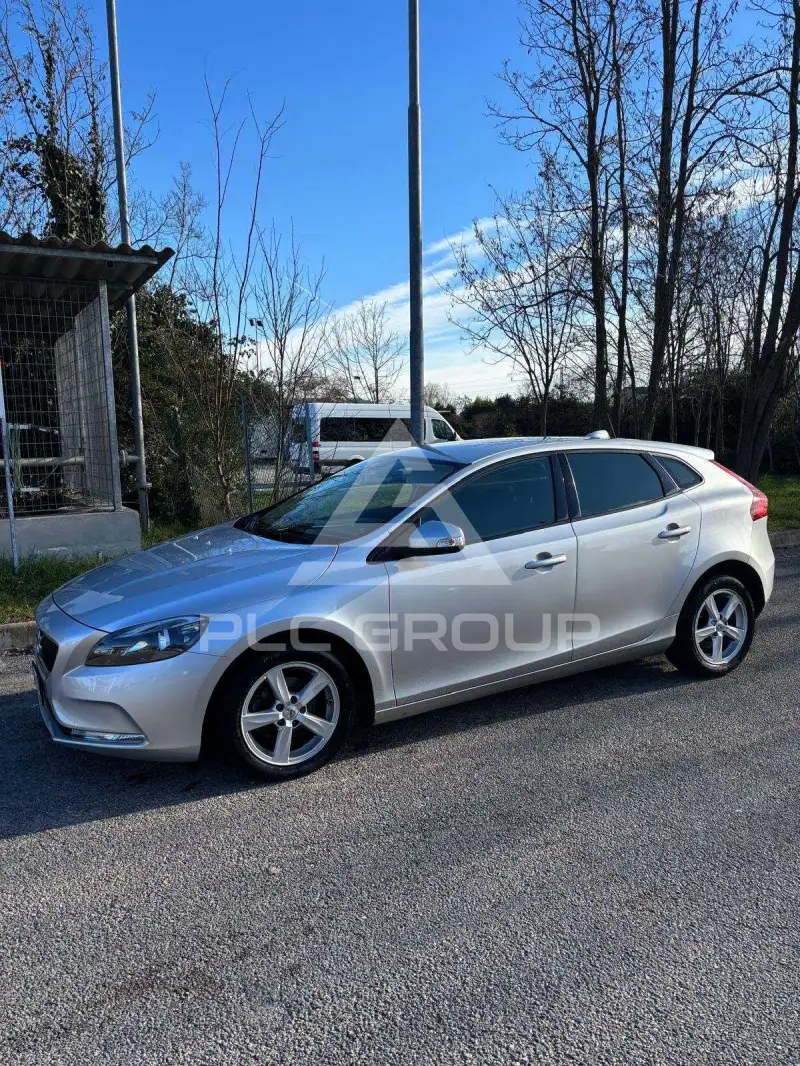 2018 Volvo V40