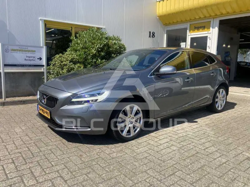 2018 Volvo V40