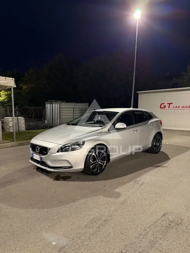 2018 Volvo V40