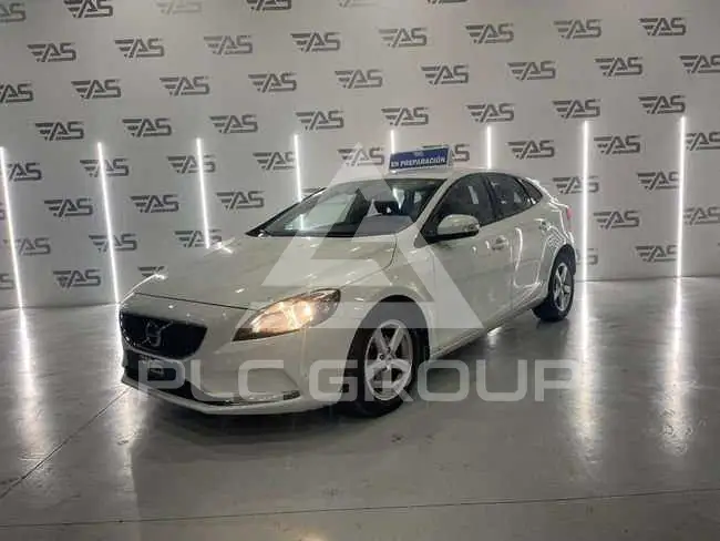 2018 Volvo V40