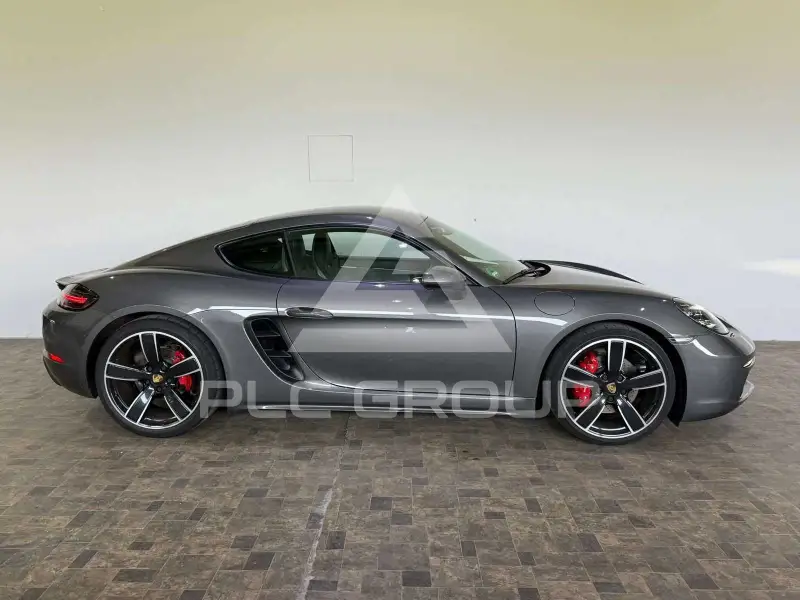 2018 Porsche Cayman