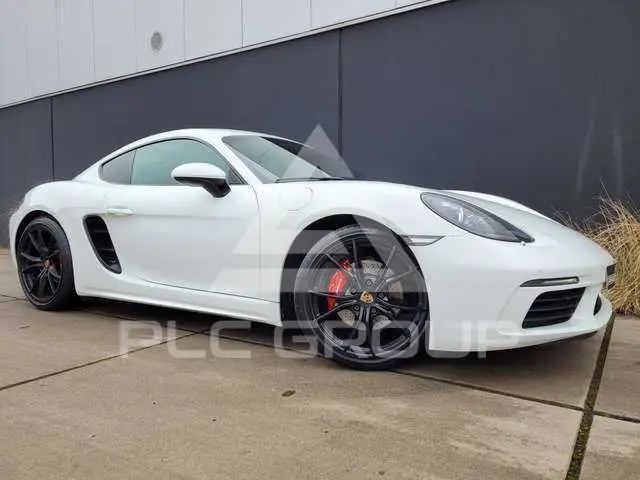 2018 Porsche Cayman