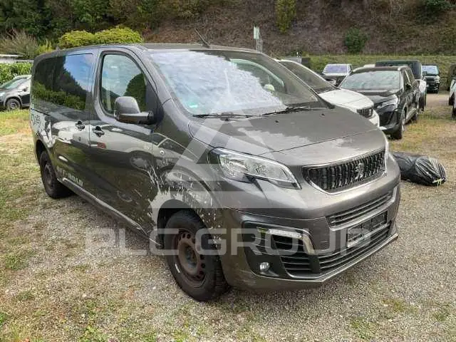 2018 Peugeot Traveller