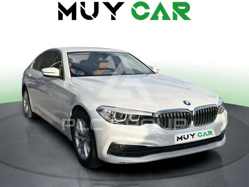 2019 BMW 530
