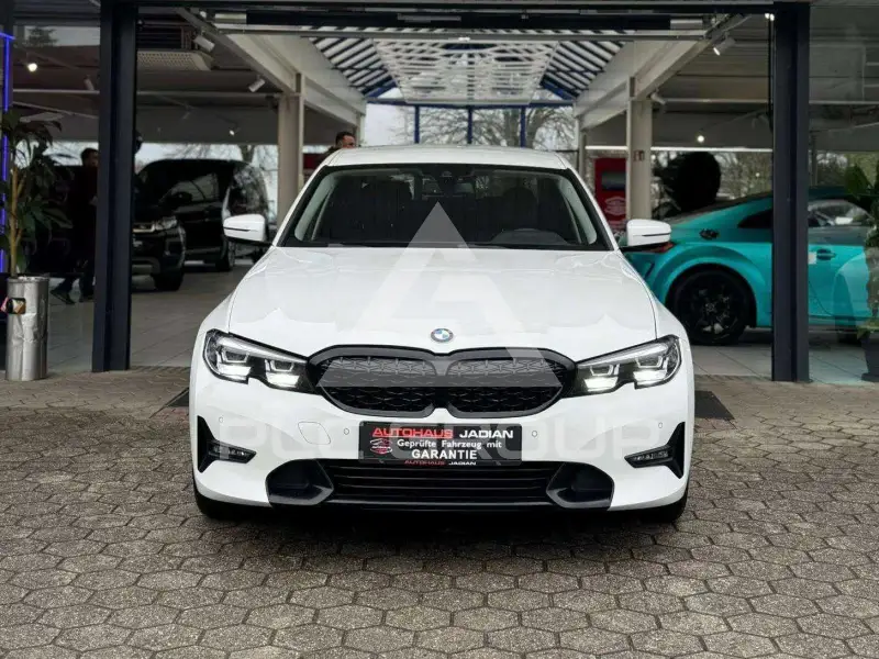 2019 BMW 320