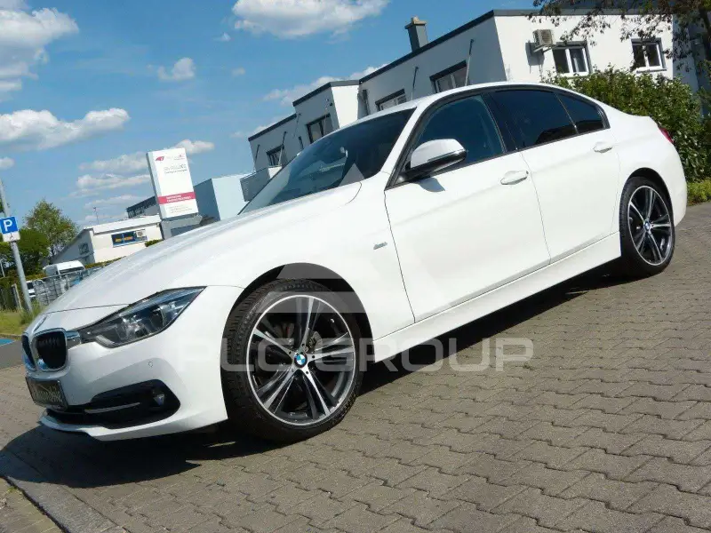 2019 BMW 320