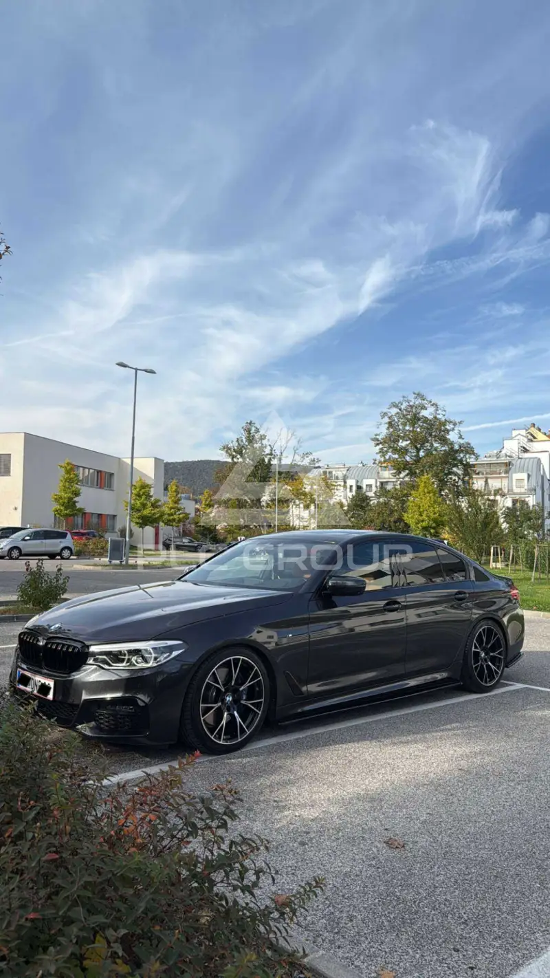2019 BMW 520