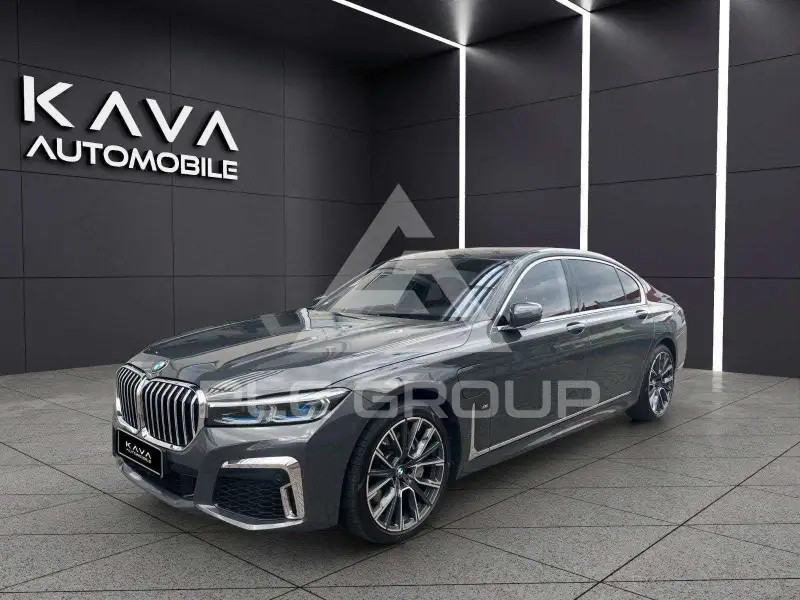 2019 BMW 745