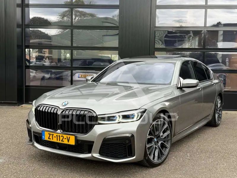 2019 BMW 745