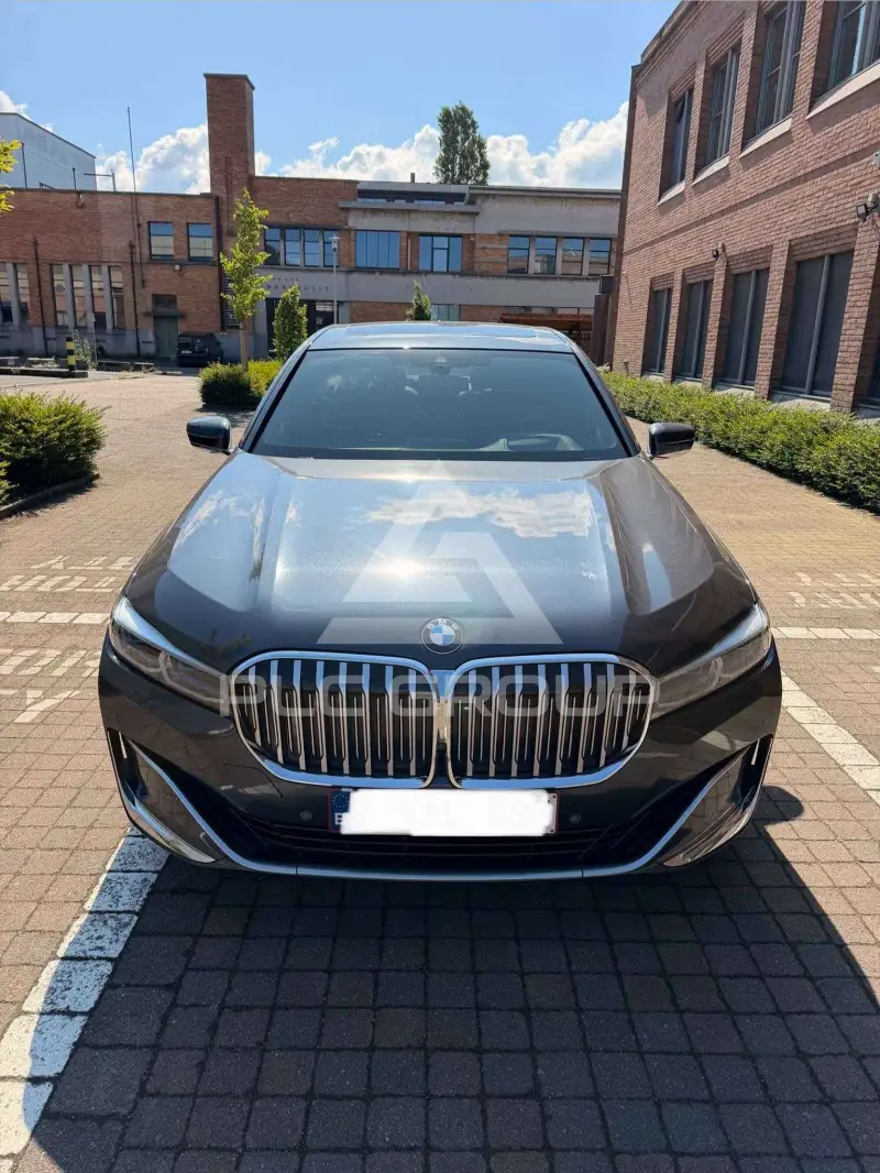 2019 BMW 745