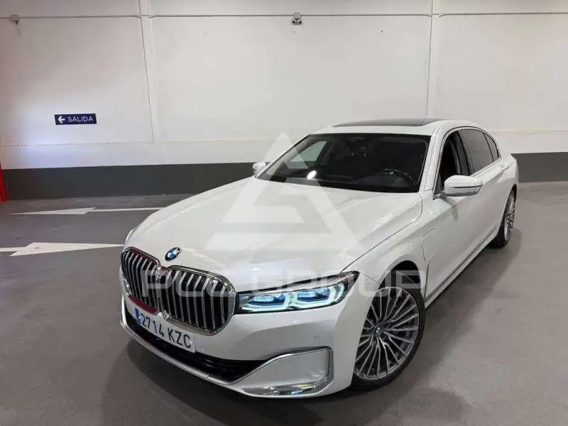 2019 BMW 745