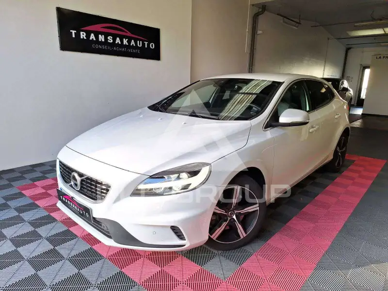 2020 Volvo V40