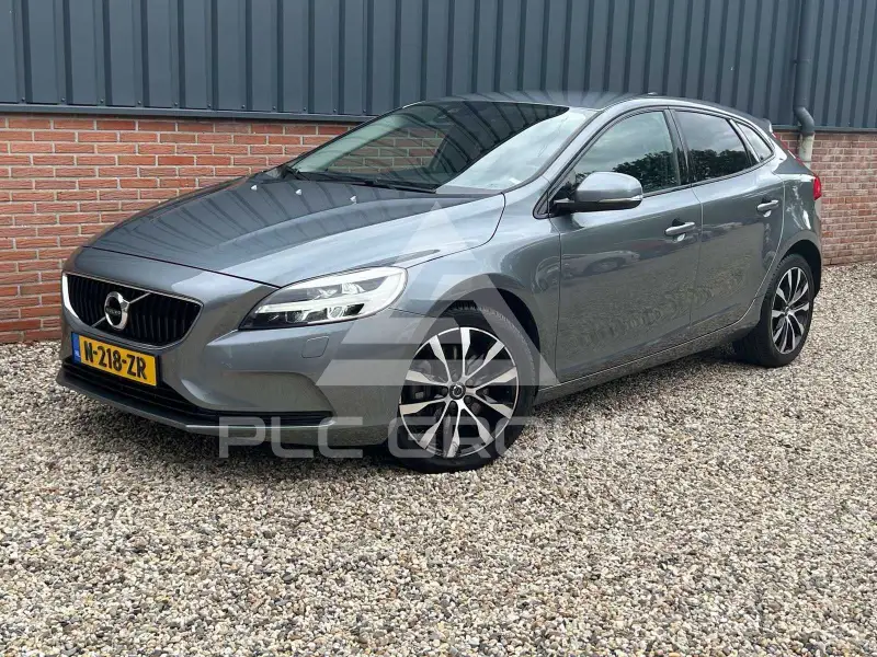 2020 Volvo V40