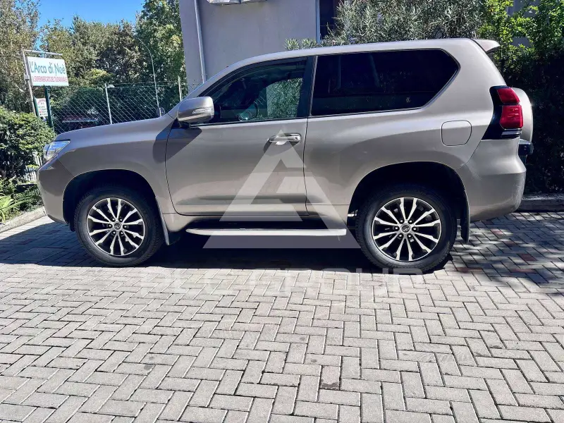 2020 Toyota LAND CRUISER
