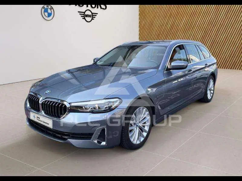 2021 BMW 530
