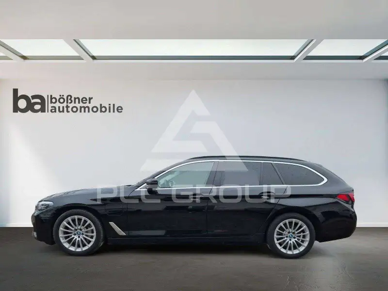 2021 BMW 530