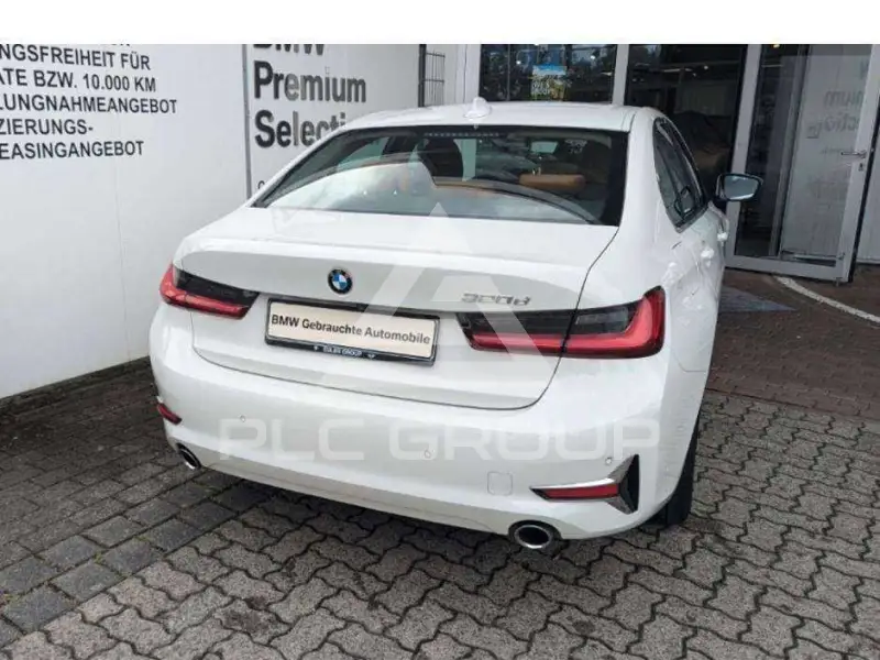 2021 BMW 320