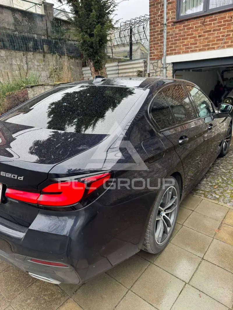 2021 BMW 520