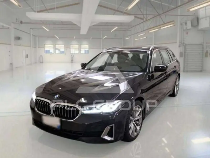 2021 BMW 520