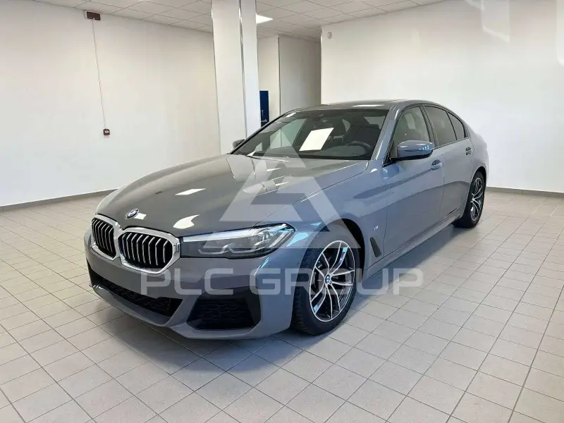 2021 BMW 520