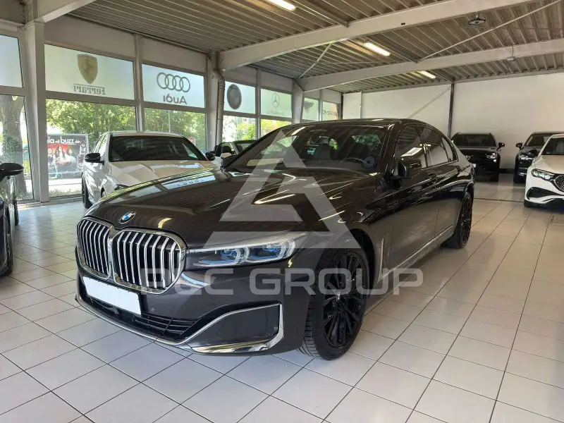2021 BMW 730