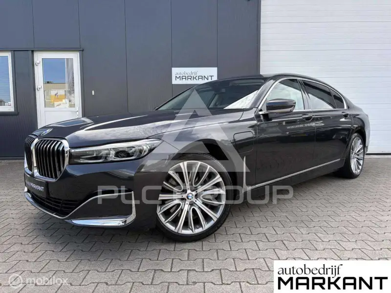2021 BMW 745