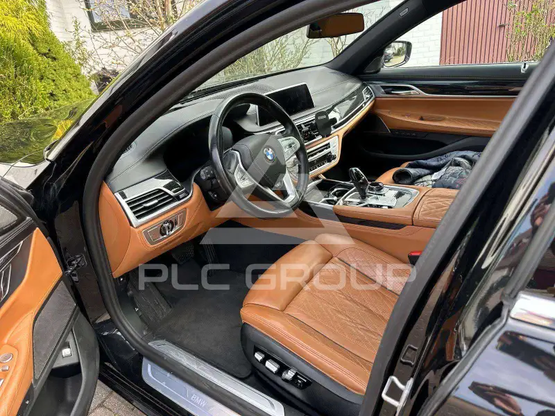 2021 BMW 745