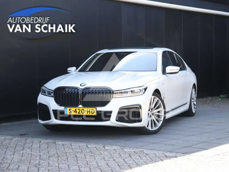 2021 BMW 745