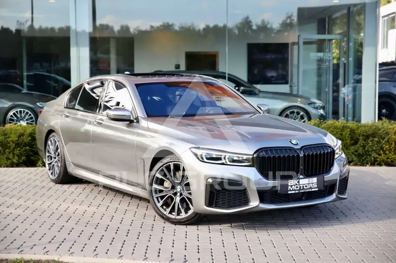 2021 BMW 745