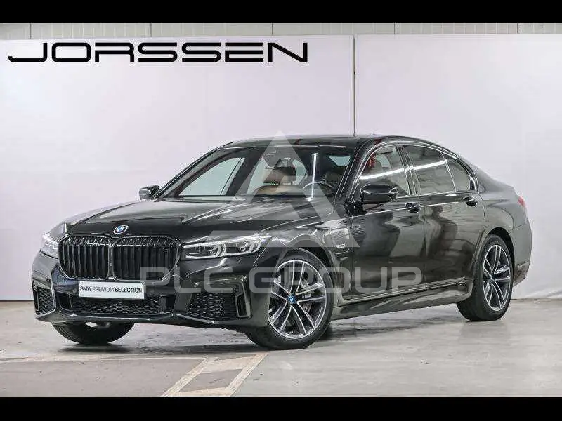 2021 BMW 745