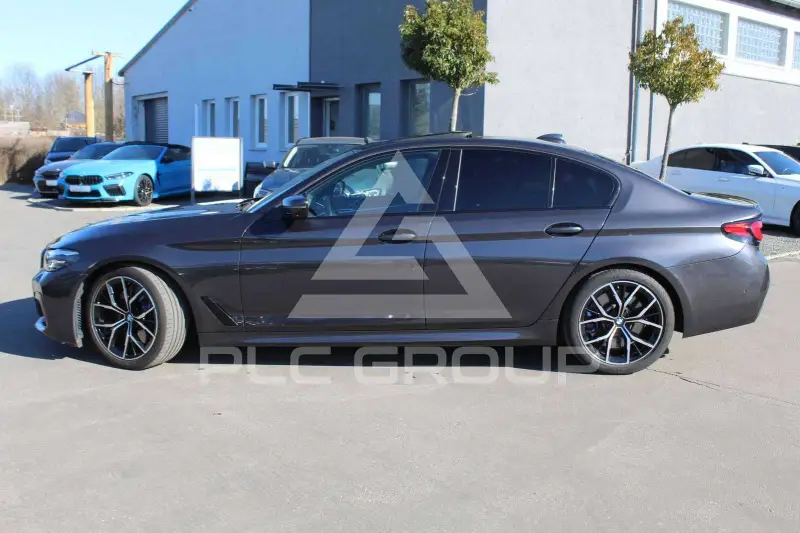 2021 BMW 550M