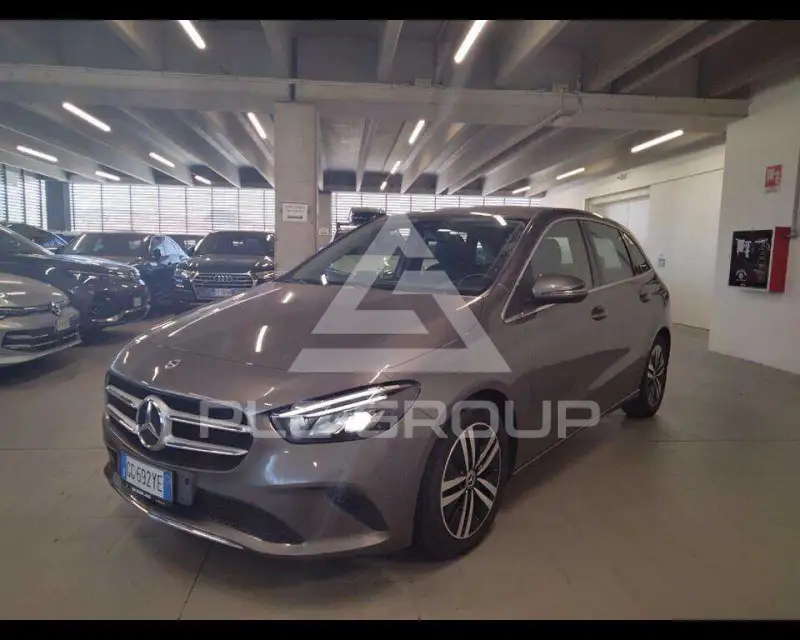 2021 Mercedes Benz B 200