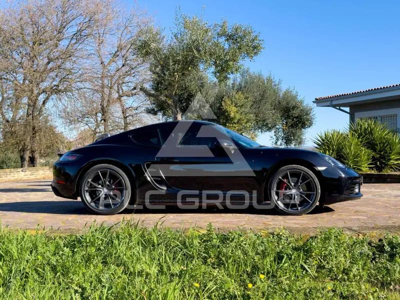 2021 Porsche Cayman