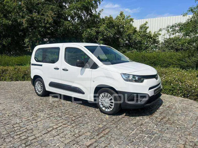 2021 Toyota VERSO