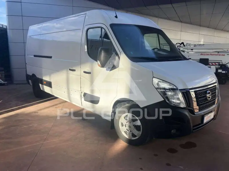 2022 Nissan NV 400