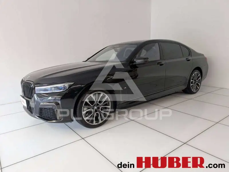2022 BMW 740