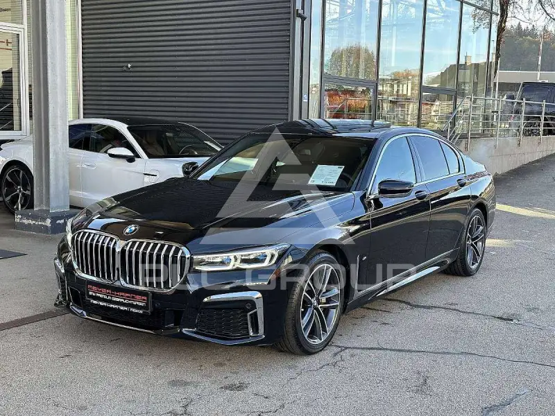 2022 BMW 740