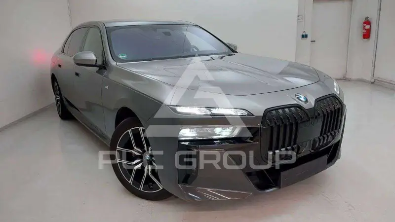 2022 BMW 740