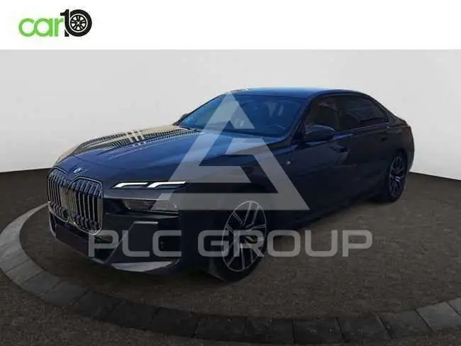 2022 BMW 740