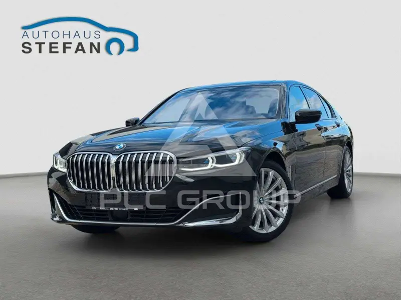2022 BMW 740