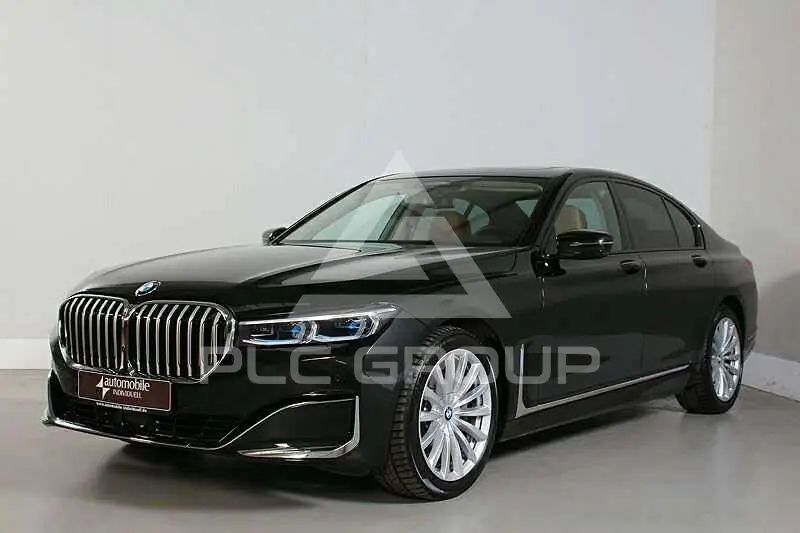 2022 BMW 740
