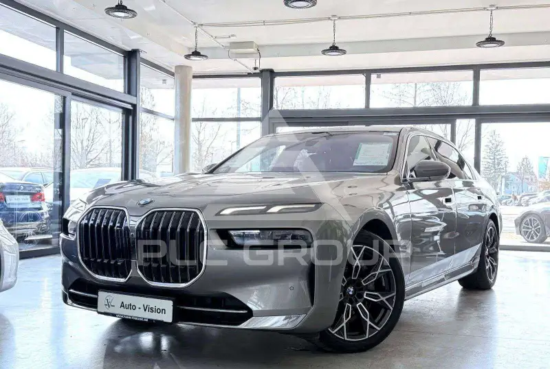 2023 BMW 740