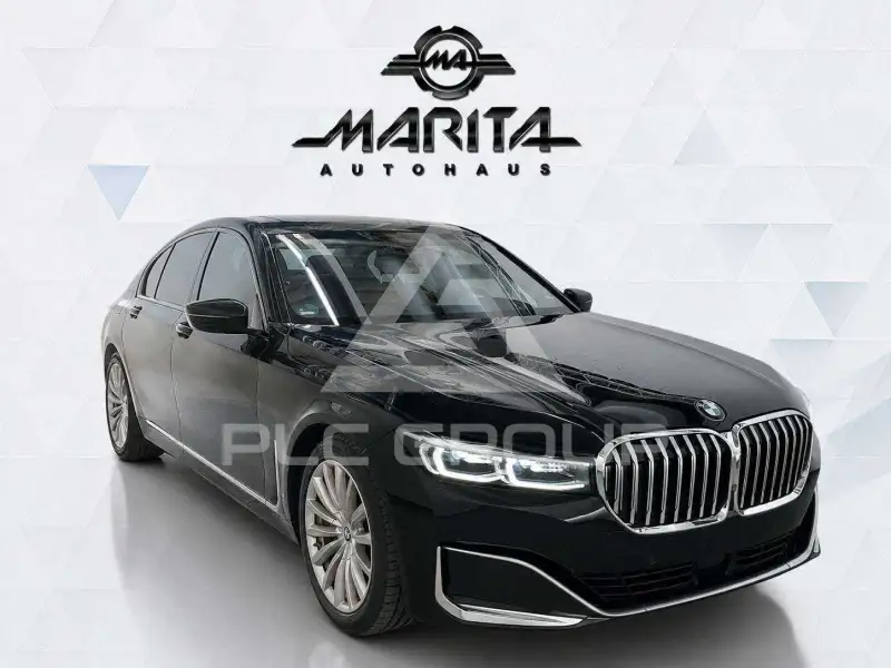 2022 BMW 740