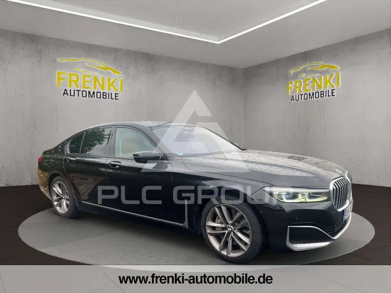 2022 BMW 740