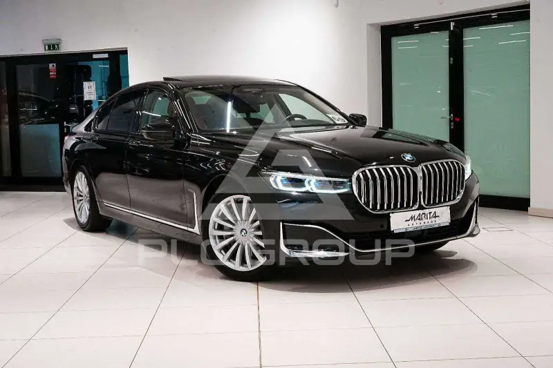 2022 BMW 740